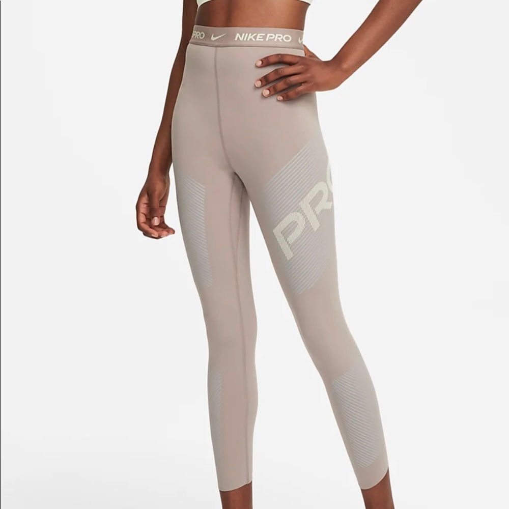 NIKE BEIGE LEGGING SIZE M